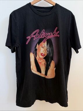 Aaliyah Red Label RARE & Limited ‘Share My World’ 1997 Black Tee with Embroidery